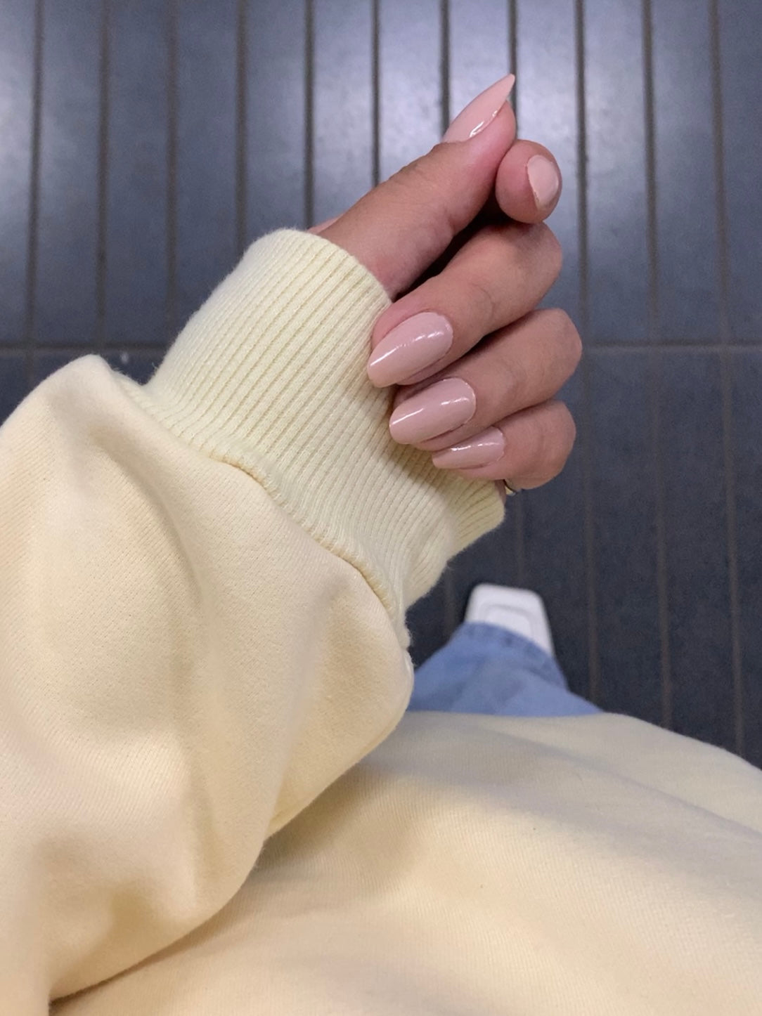 Butter Yellow Sweatshirt — Oversize Fit, Aesthetic & Travel